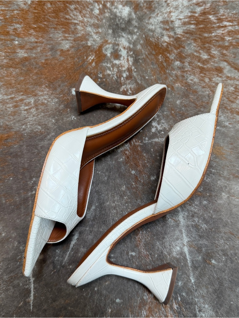 White Croc-Textured Pointed Toe Slip-On Heels - Picture 3 of 7